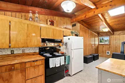 10013 Barnes Lane S, Tacoma, WA 98444 - Photo 9