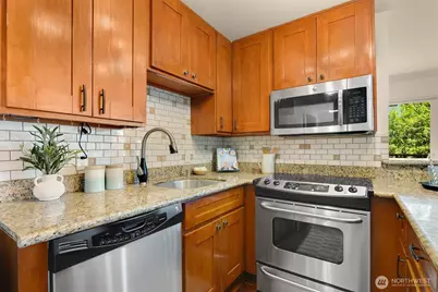 1717 5th Avenue N #101, Seattle, WA 98109 - Photo 9