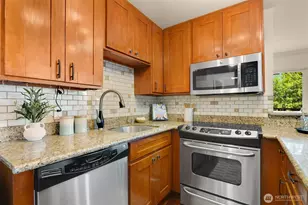 1717 5th Ave N, Seattle, WA 98109 - Photo 9
