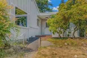 2504 NE 147th St, Shoreline, WA 98155 - Photo 3