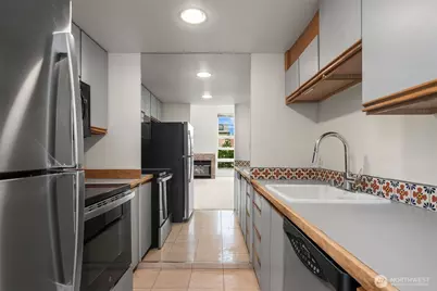535 Summit Avenue E #403, Seattle, WA 98102 - Photo 11