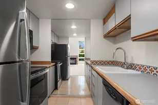 535 Summit Ave E, Seattle, WA 98102 - Photo 11