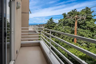 535 Summit Avenue E #403, Seattle, WA 98102 - Photo 15