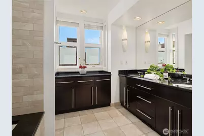 429 13th Avenue E, Seattle, WA 98102 - Photo 17