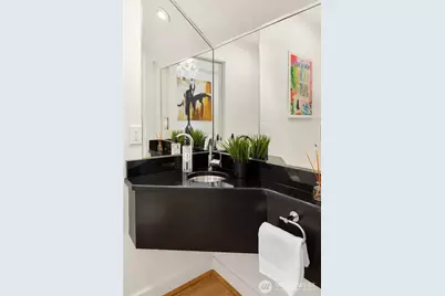 429 13th Avenue E, Seattle, WA 98102 - Photo 13