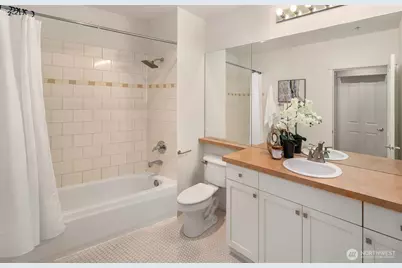 1000 Aurora Avenue N #311, Seattle, WA 98109 - Photo 15