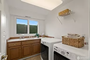 2055 94th Ave NE, Clyde Hill, WA 98004 - Photo 29