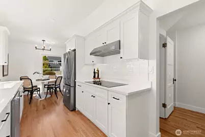 2527 Westmont Way W, Seattle, WA 98199 - Photo 9