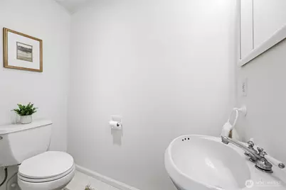 1016 Sunset Way, Bellevue, WA 98004 - Photo 17