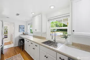 1016 Sunset Way, Bellevue, WA 98004 - Photo 15