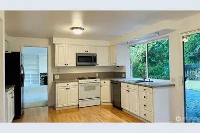 12920 SE 68th Street, Bellevue, WA 98006 - Photo 7