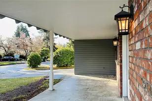 12920 SE 68th St, Bellevue, WA 98006 - Photo 3