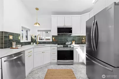 318 N 71st Street, Seattle, WA 98103 - Photo 9