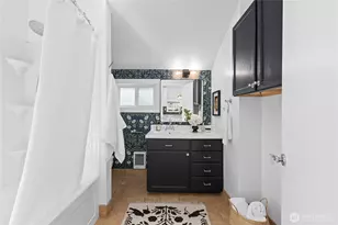 318 N 71st St, Seattle, WA 98103 - Photo 11