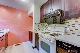 10830 Glen Acres Dr S, Seattle, WA 98168 - Photo 9