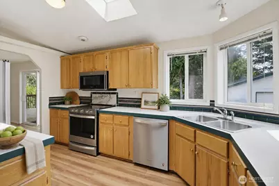 13111 213th Avenue Ct E, Bonney Lake, WA 98391 - Photo 9