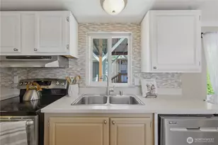 10015 189th St E, Puyallup, WA 98375 - Photo 17