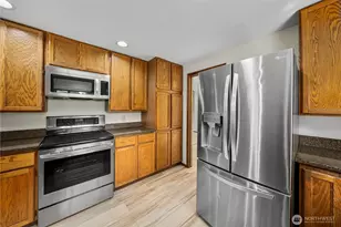820 Monroe Ave NE, Renton, WA 98056 - Photo 9