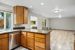 820 Monroe Ave NE, Renton, WA 98056 - Photo 11