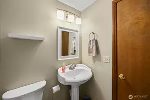 820 Monroe Ave NE, Renton, WA 98056 - Photo 15