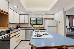 2327 NE 92nd St, Seattle, WA 98115 - Photo 7