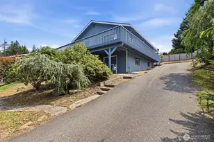 352 Lochwood Dr, Camano Island, WA 98282 - Photo 9
