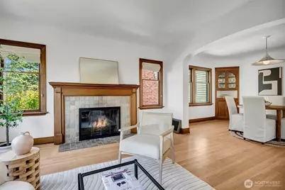 2714 10th Avenue W, Seattle, WA 98119 - Photo 9