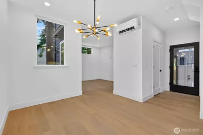 12036 Hiram Place NE, Seattle, WA 98125 - Photo 9