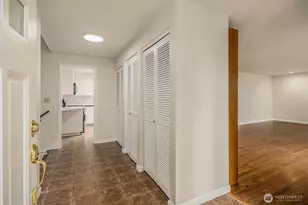 2711 101st Pl NE, Bellevue, WA 98004 - Photo 3