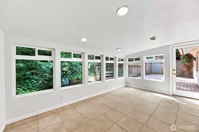 16217 SE Newport Way, Bellevue, WA 98006 - Photo 17