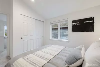 3619 Dayton Avenue N, Seattle, WA 98103 - Photo 13