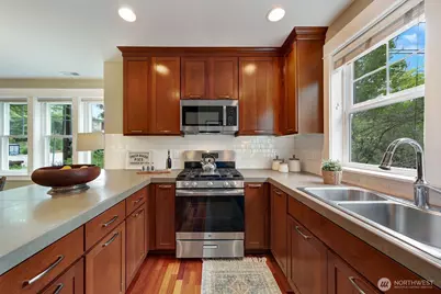 5807 B 55th Avenue NE, Seattle, WA 98105 - Photo 11