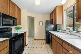12422 SE 30th St, Bellevue, WA 98005 - Photo 11