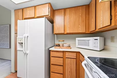 1266 Bellevue Way NE #2, Bellevue, WA 98004 - Photo 9