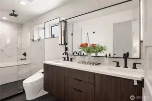 755 Hayes St, Seattle, WA 98109 - Photo 23