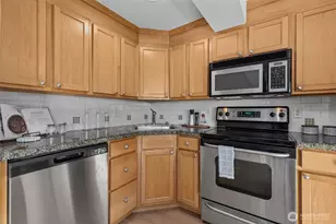 1601 Taylor Ave N, Seattle, WA 98109 - Photo 11