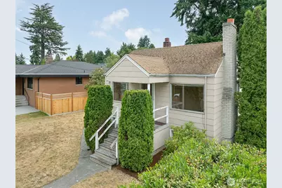9002 2nd Avenue NE, Seattle, WA 98115 - Photo 3