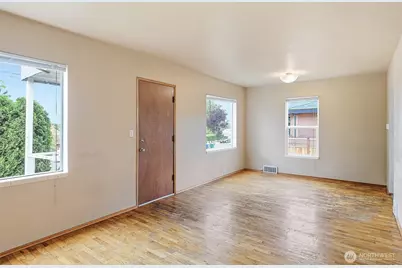9002 2nd Avenue NE, Seattle, WA 98115 - Photo 9