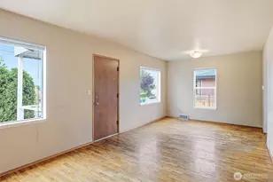 9002 2nd Ave NE, Seattle, WA 98115 - Photo 9