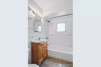 9002 2nd Avenue NE, Seattle, WA 98115 - Photo 19