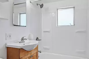 9002 2nd Ave NE, Seattle, WA 98115 - Photo 19
