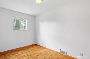 9002 2nd Ave NE, Seattle, WA 98115 - Photo 17