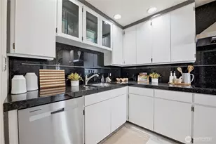2021 1st Ave, Seattle, WA 98121 - Photo 11