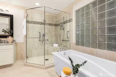 530 Lake Street S #H202, Kirkland, WA 98033 - Photo 25