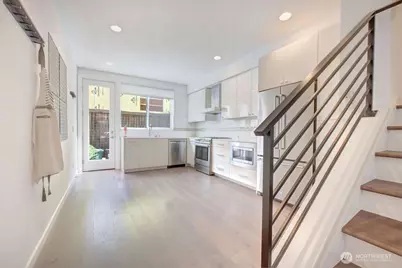 114 20th Ave #B, Seattle, WA 98122 - Photo 9