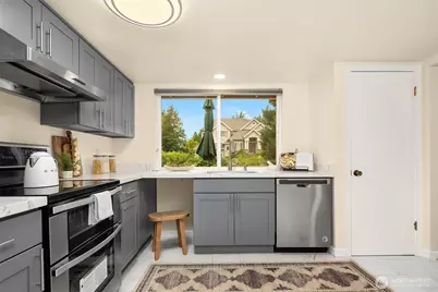 13012 SE 47th Street, Bellevue, WA 98006 - Photo 15