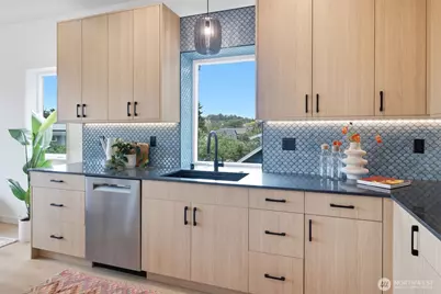 4521 35th Avenue S, Seattle, WA 98118 - Photo 9