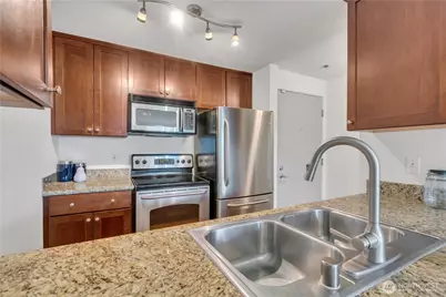 2512 E Madison Street #303, Seattle, WA 98112 - Photo 9