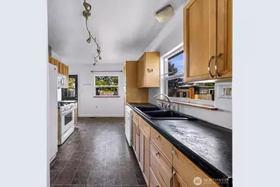 2534 Cherry Street, Bellingham, WA 98225 - Photo 13