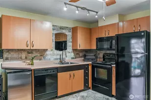 4020 Aurora Ave N, Seattle, WA 98103 - Photo 23
